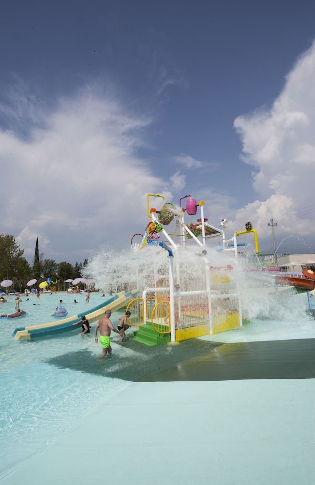 Sisan Family Resort photo 4